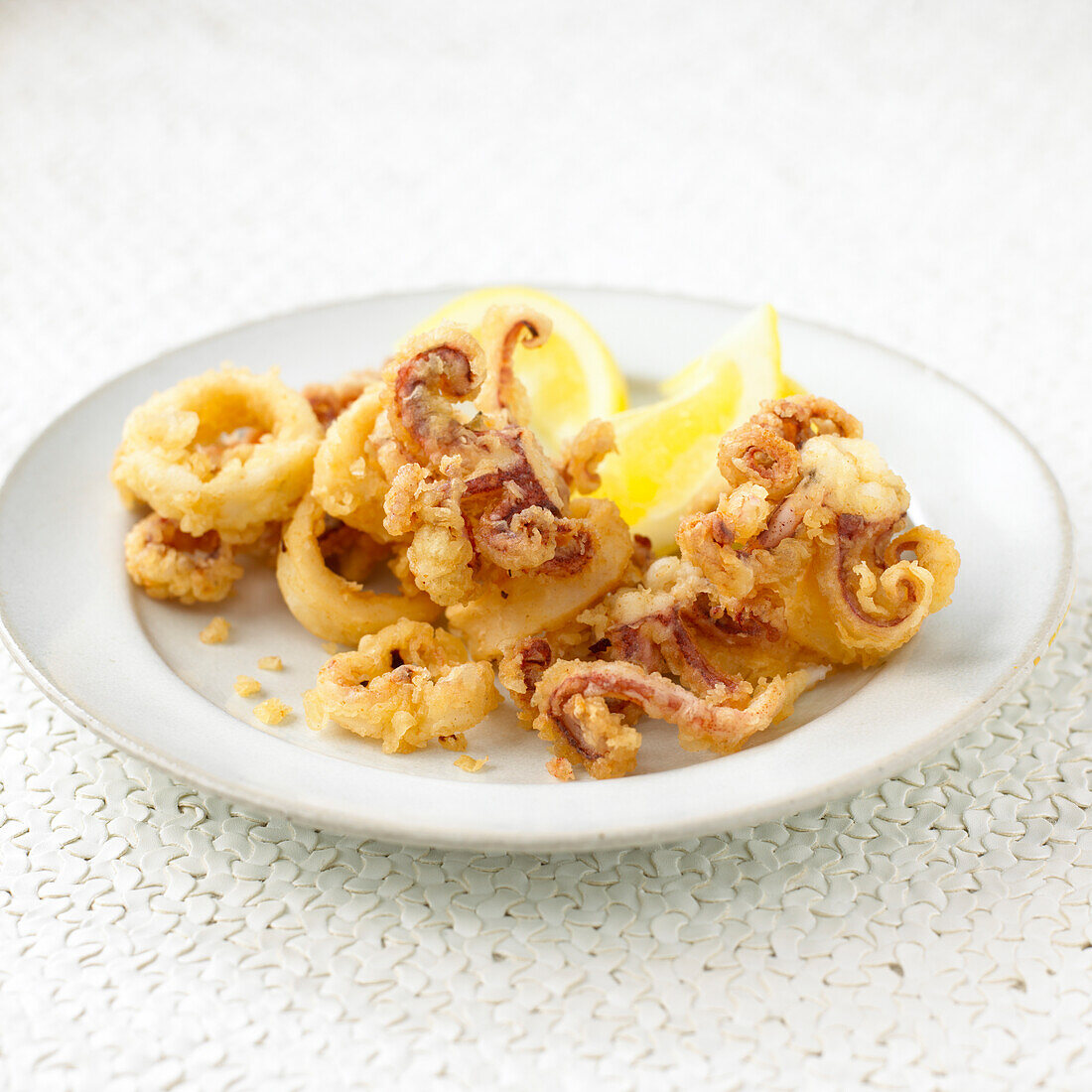 Fried calamari with lemon