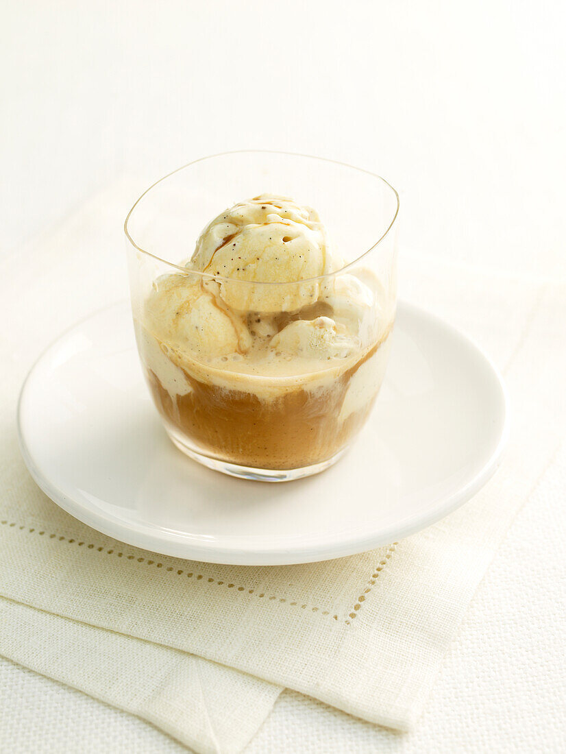 Vanilla ice cream with coffee drizzle