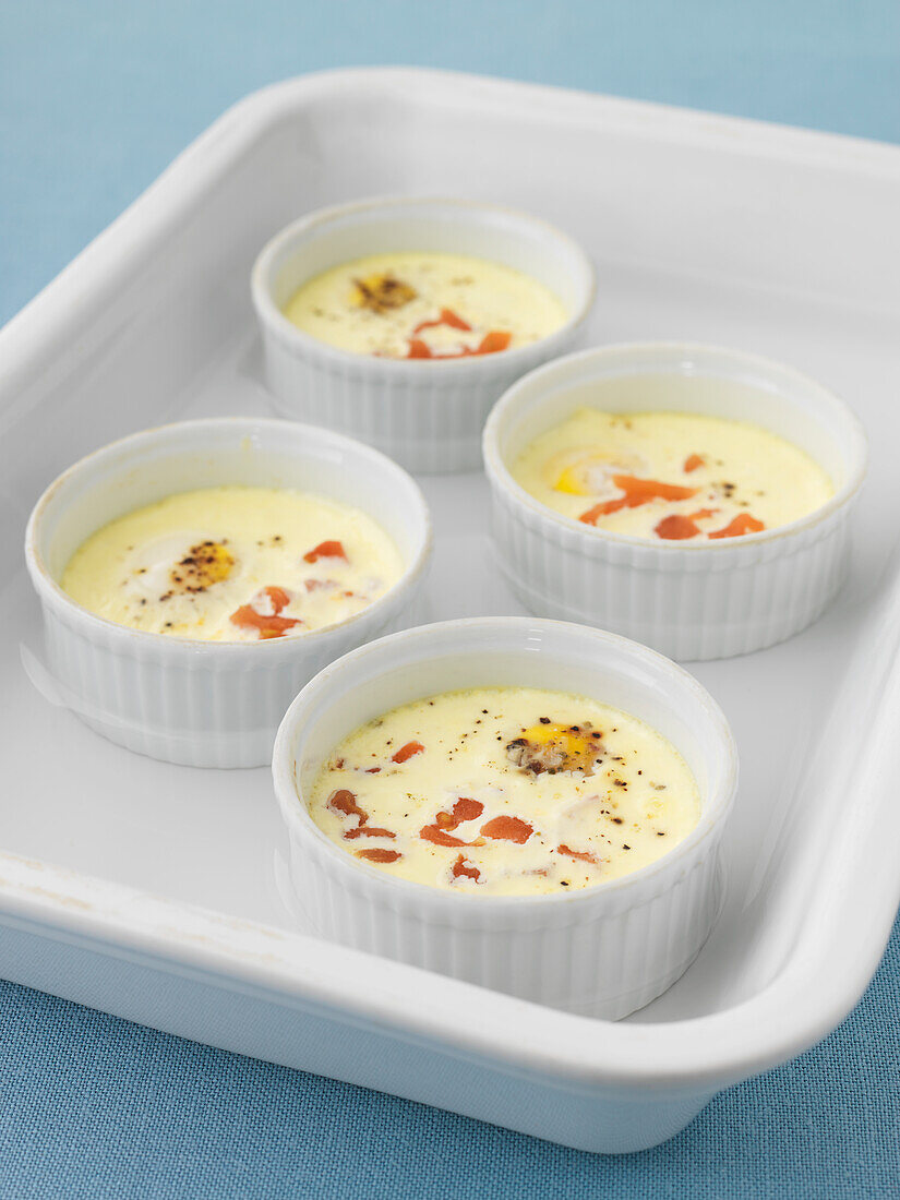 Baked eggs with tomato