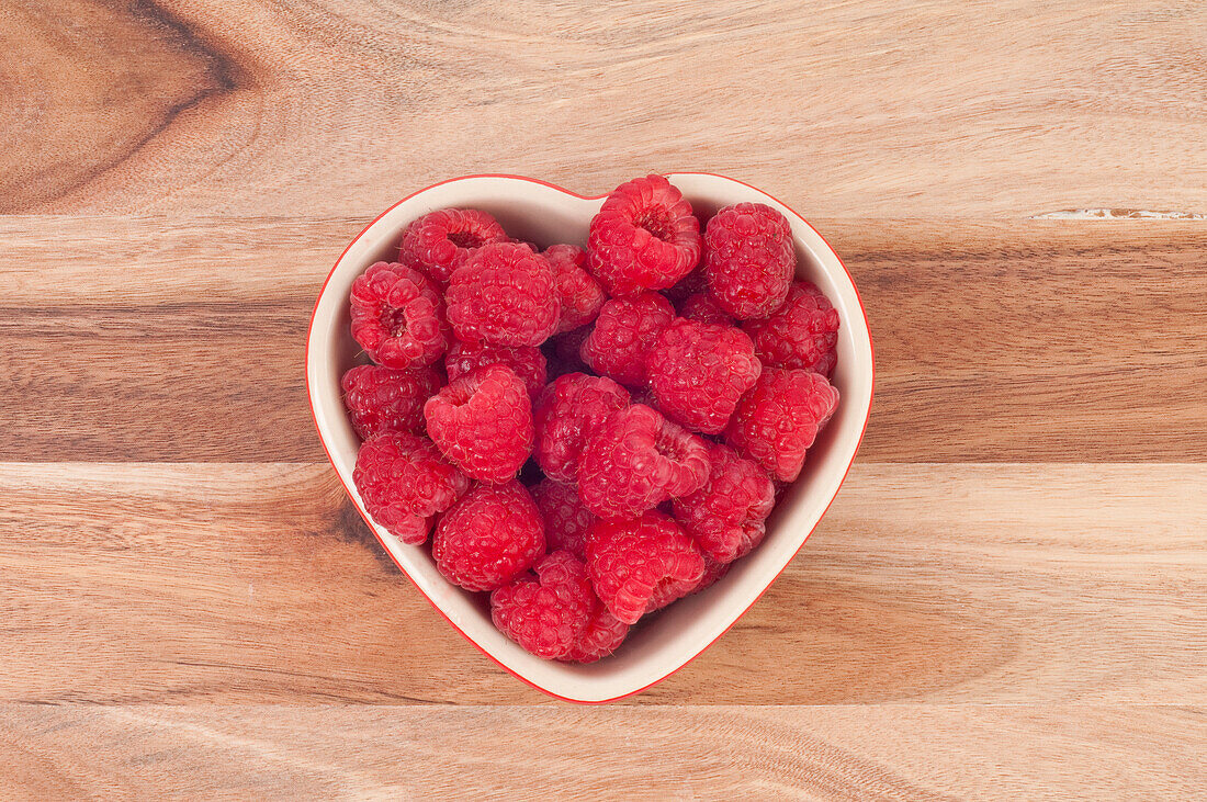 Bowl of fresh raspberries