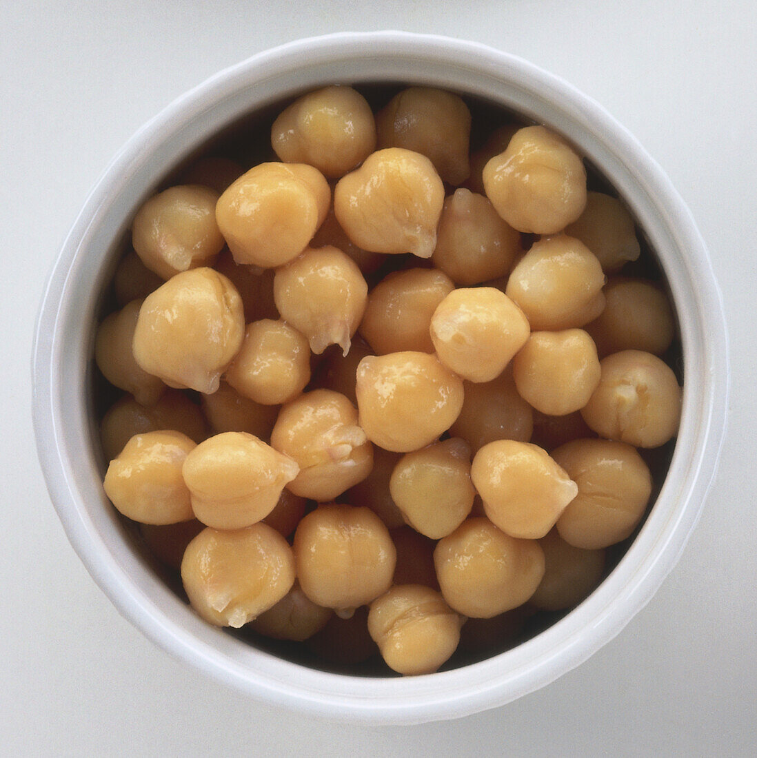 Tinned chick-peas in bowl