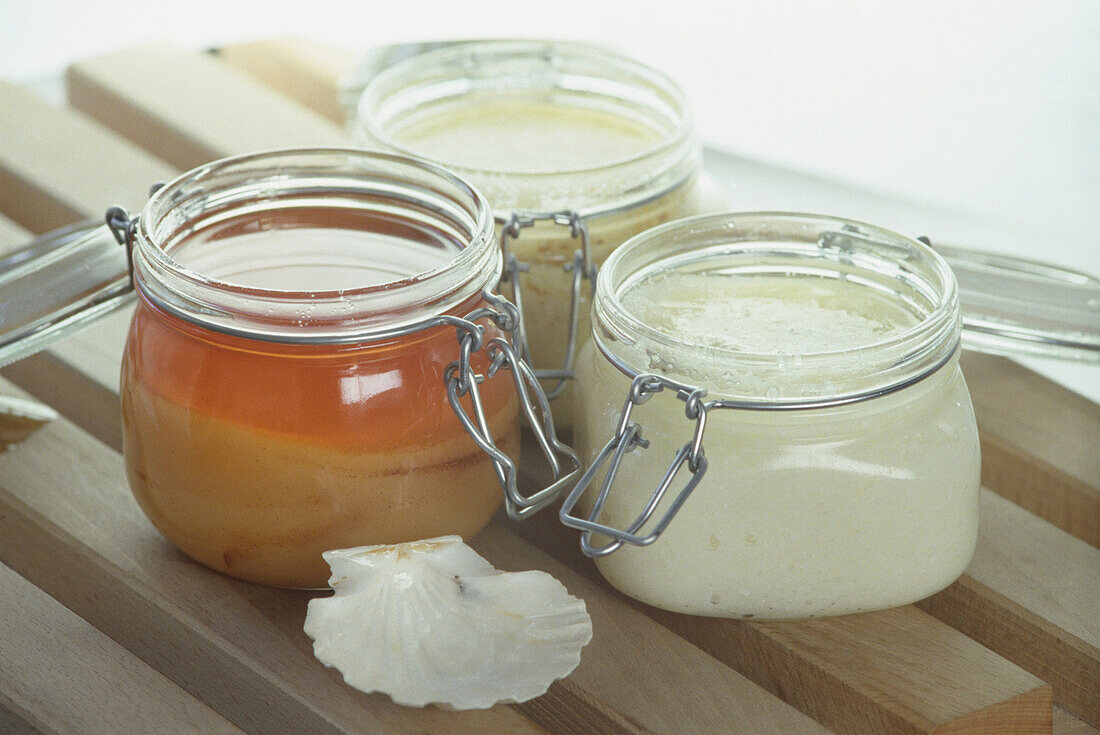 Preserving jars containing organic beauty substances