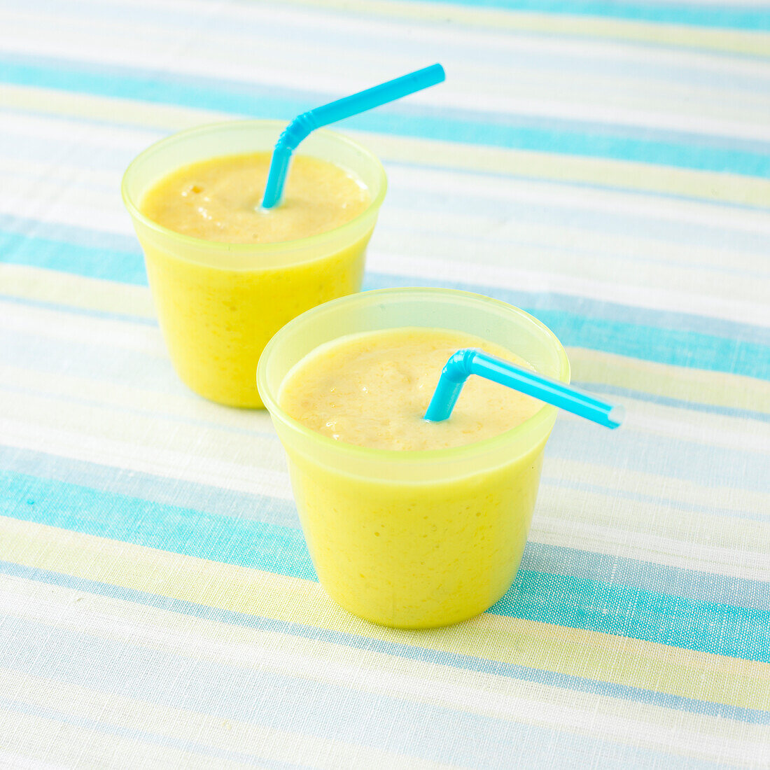 Banana, mango and yoghurt smoothie