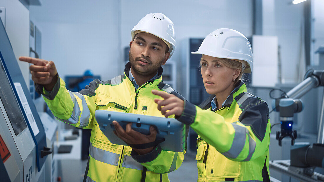 Engineer and manager talking in a factory