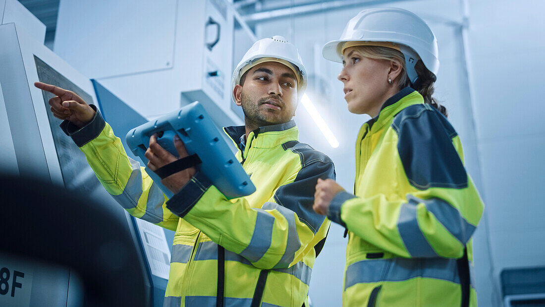 Engineer and manager talking in a factory