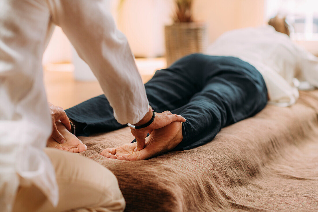 Shiatsu foot massage