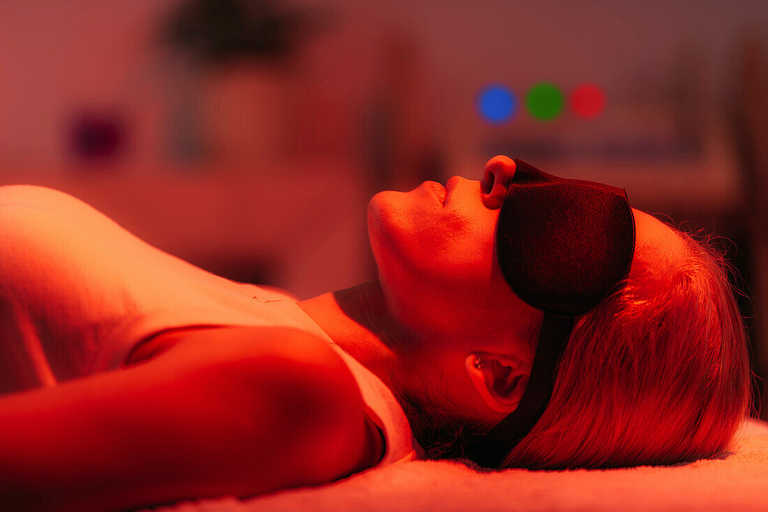 Chroma therapy with red light