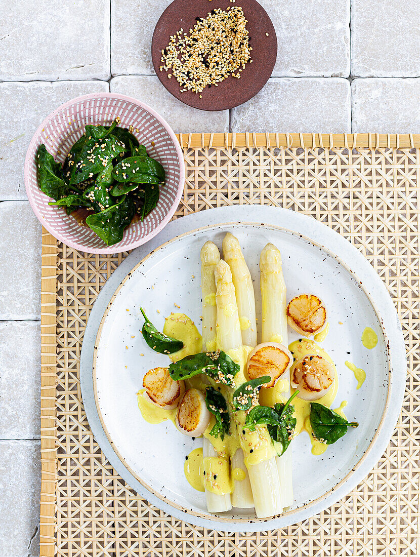 Asparagus with miso Hollandaise and scallops