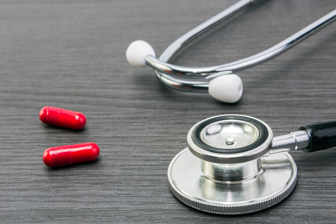 Stethoscope and pills