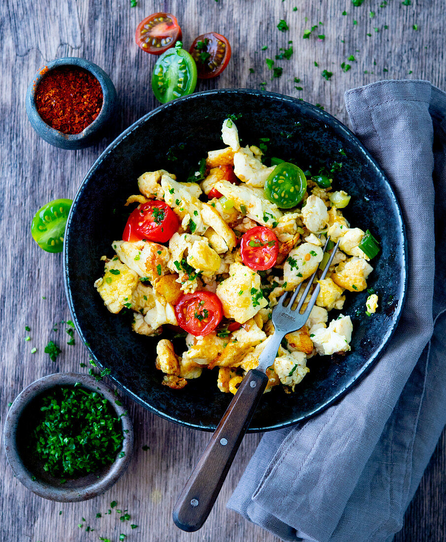 Scrambled tofu with tomatoes