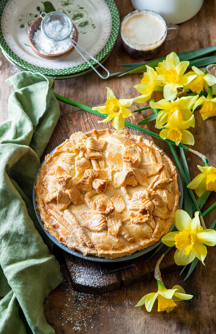 Mürbeteig-Narzissen-Torte mit Hüttenkäse-Füllung