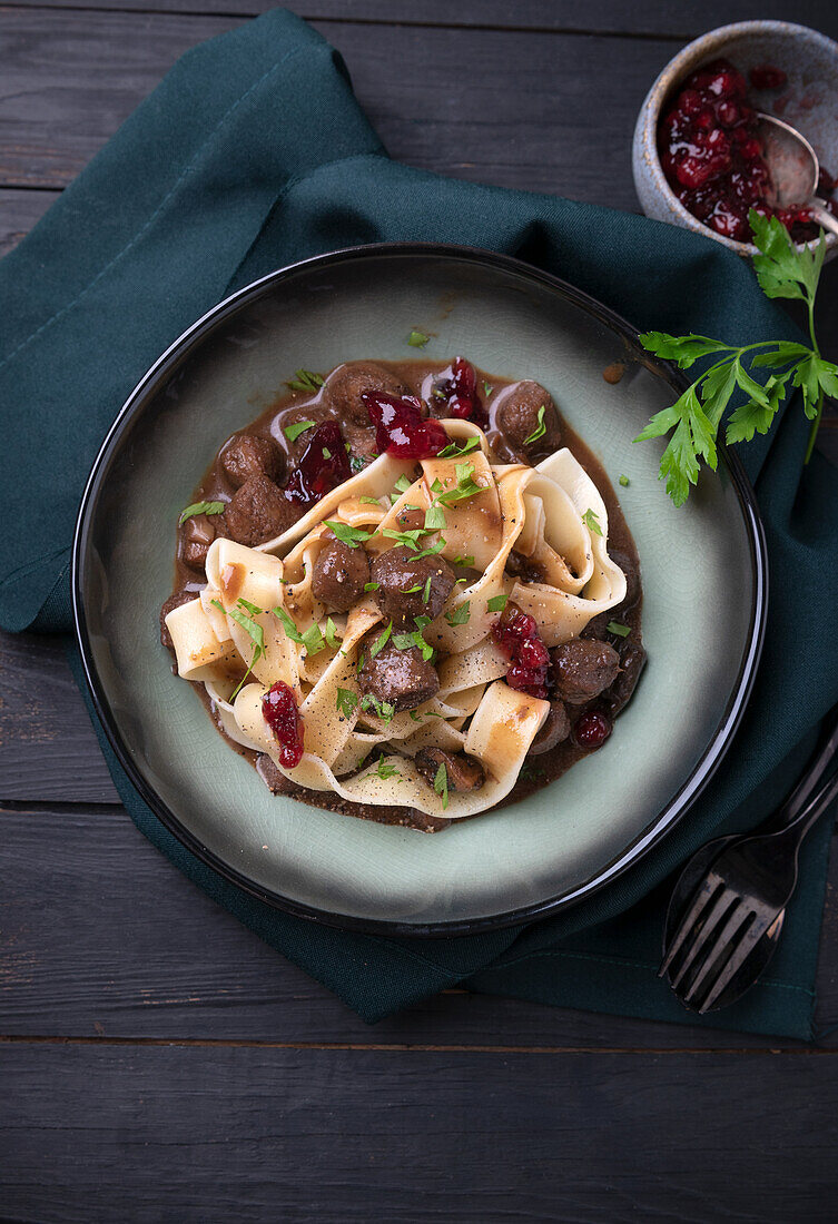 Ribbon noodles with vegan soy goulash and cranberries