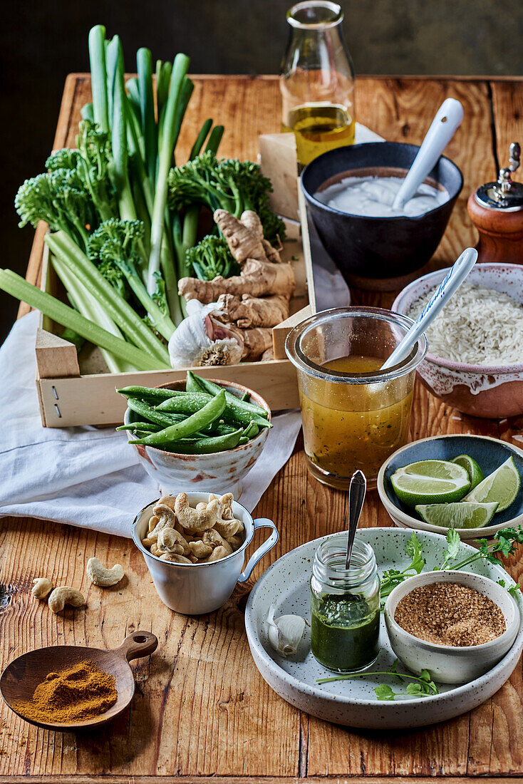 Zutaten für veganes, grünes Thaicurry