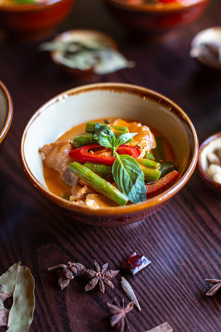 Thailändisches Penang Curry mit Hähnchen