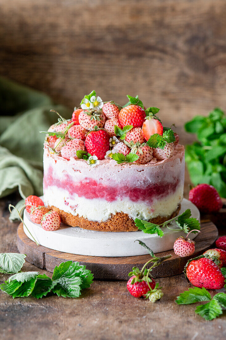 Erdbeer-Eis-Torte