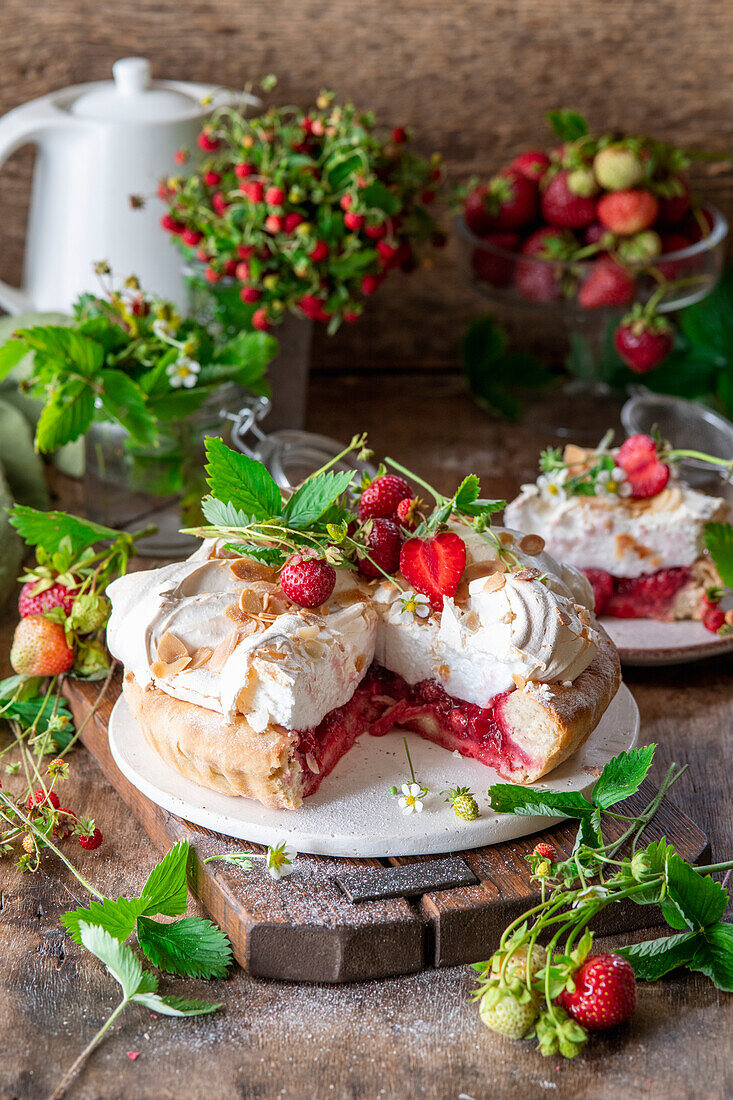 Erdbeer-Baiser-Torte