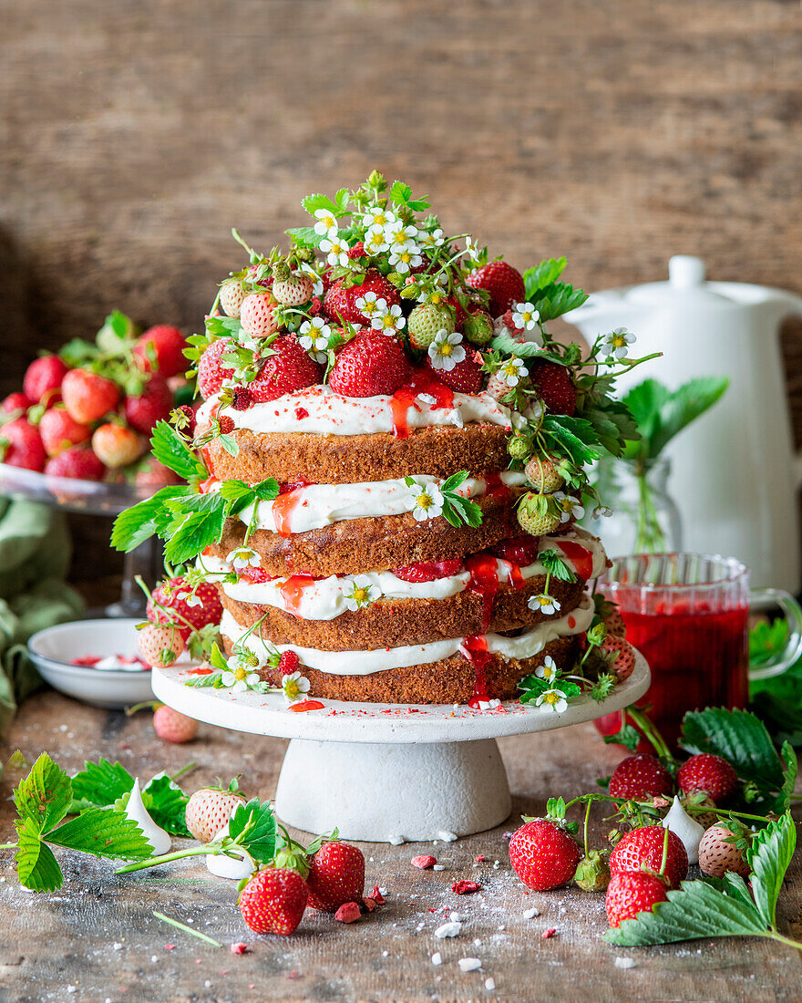 Strawberry naked cake with mascarpone cream