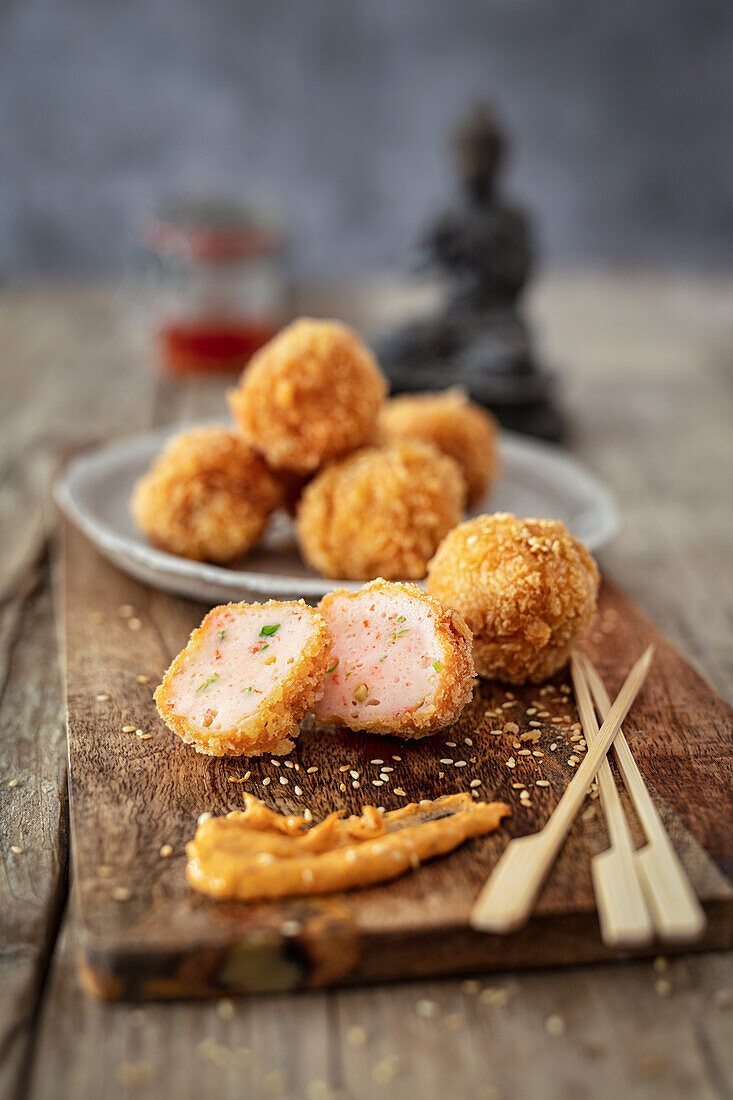 Vienamesische Garnelenbällchen mit Chili-Mayonnaise