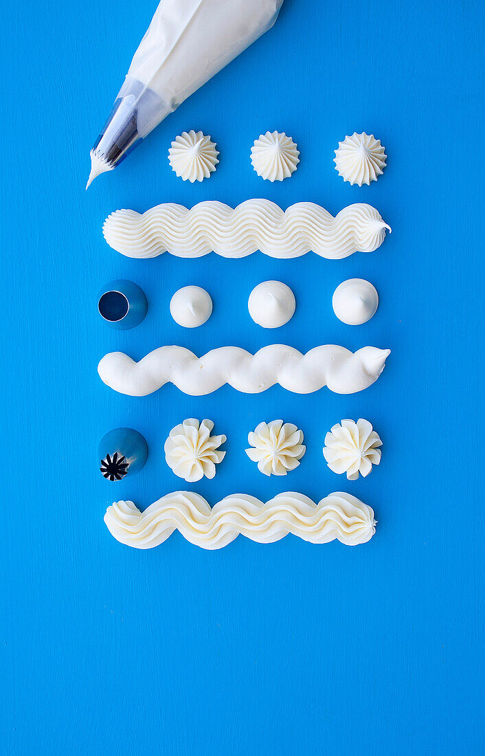A piping bag with various nozzles for frosting