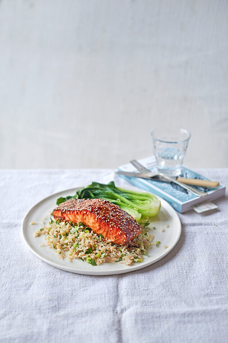 Sticky Teriyaki-Lachs auf Reis