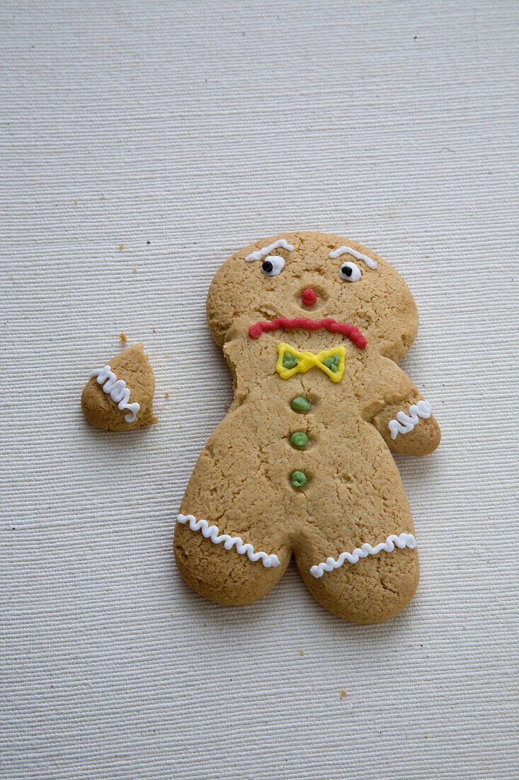 Gingerbread man with broken arm