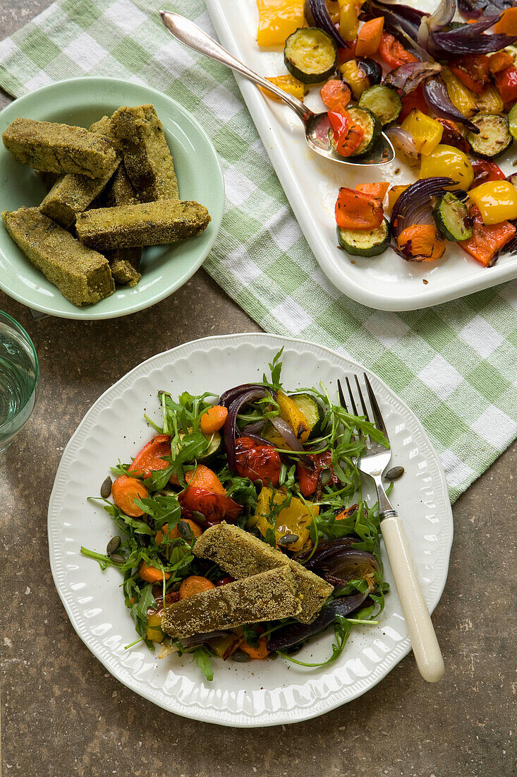 Hanf-Polenta-Stäbchen mit gebratenem Gemüse