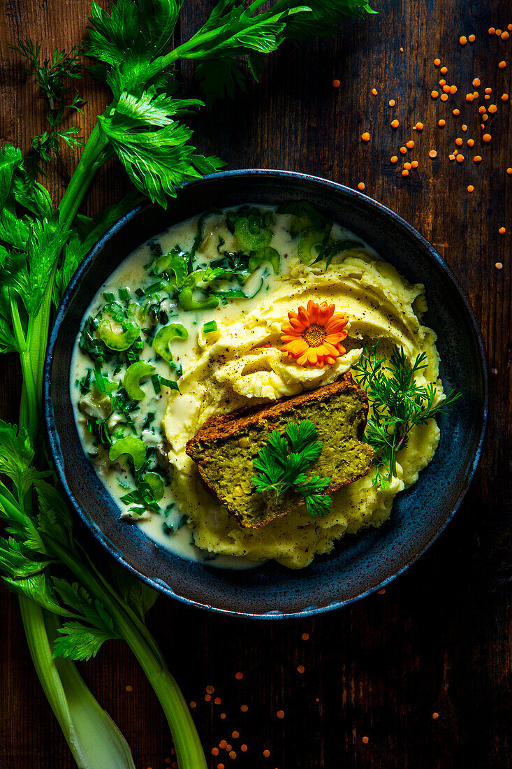 Vegetarian lentil roast with gorgonzola sauce