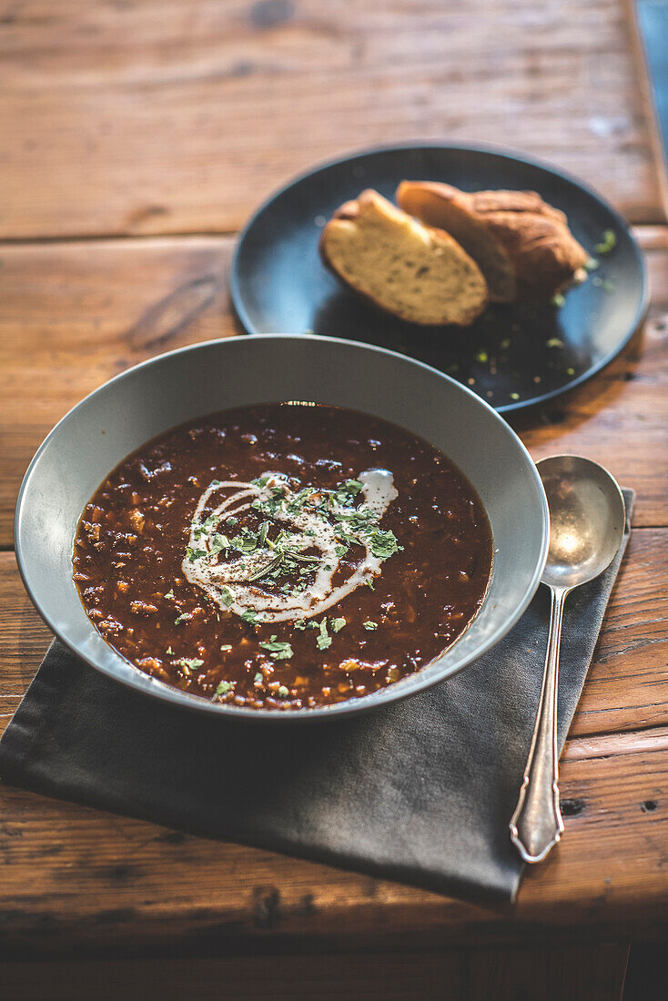 Gemüsesuppe mit Rindfleisch