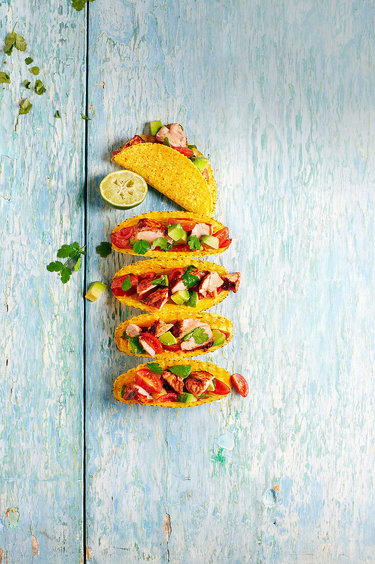10-minute taco with salmon, avocado and chipotle paste