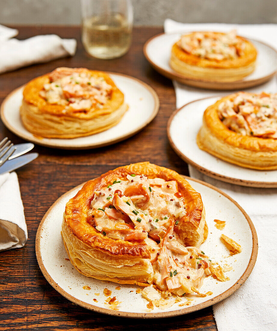 Vol-au-vents mit hot smoked Lachs