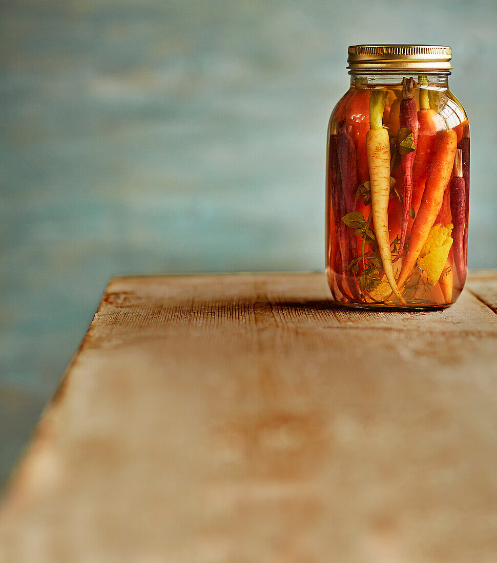 Lacto-fermentierte Karotten im Schraubglas