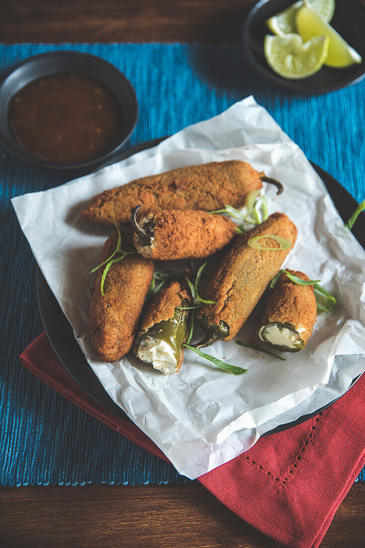 Jalapeno Poppers – mit Frischkäse gefüllte Jalapenos