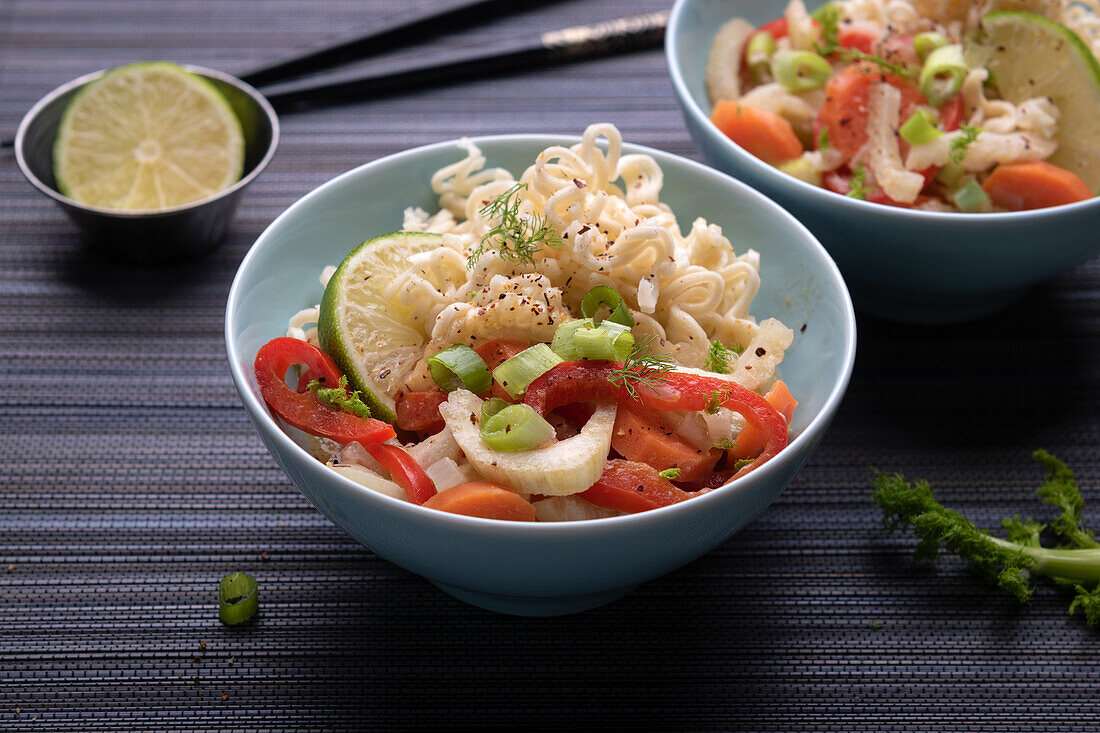 Veganes Fenchel-Kokos-Curry mit Mie-Nudeln