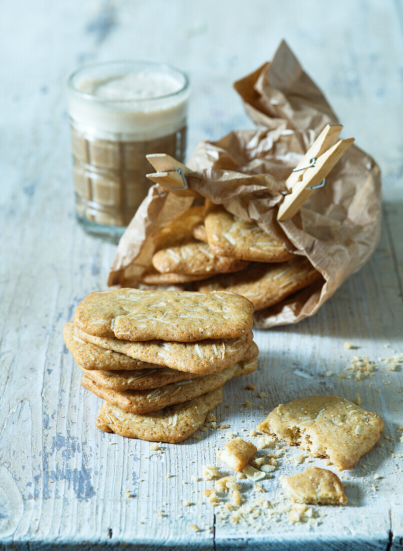 Almond biscuits