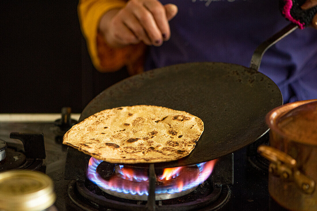 Indische Roti zubereiten