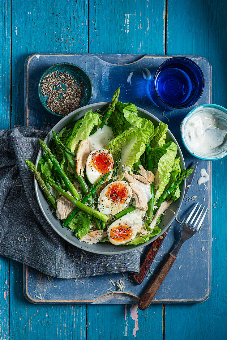 Spring salad with egg, chicken and asparagus