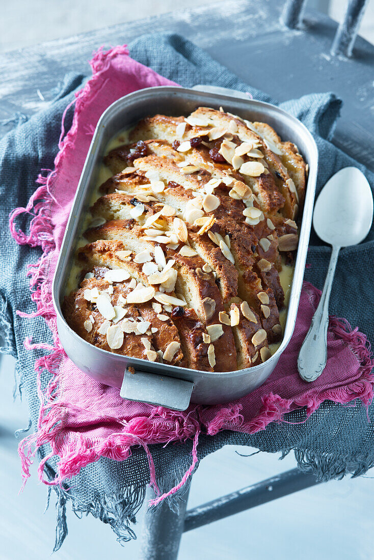 Mazanec - tschechisches Osterbrot mit Vanillesauce