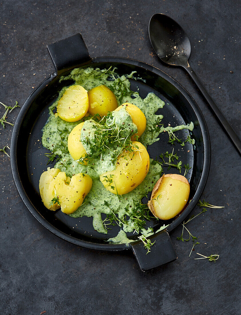 Potatoes cooked in their skins with green sauce