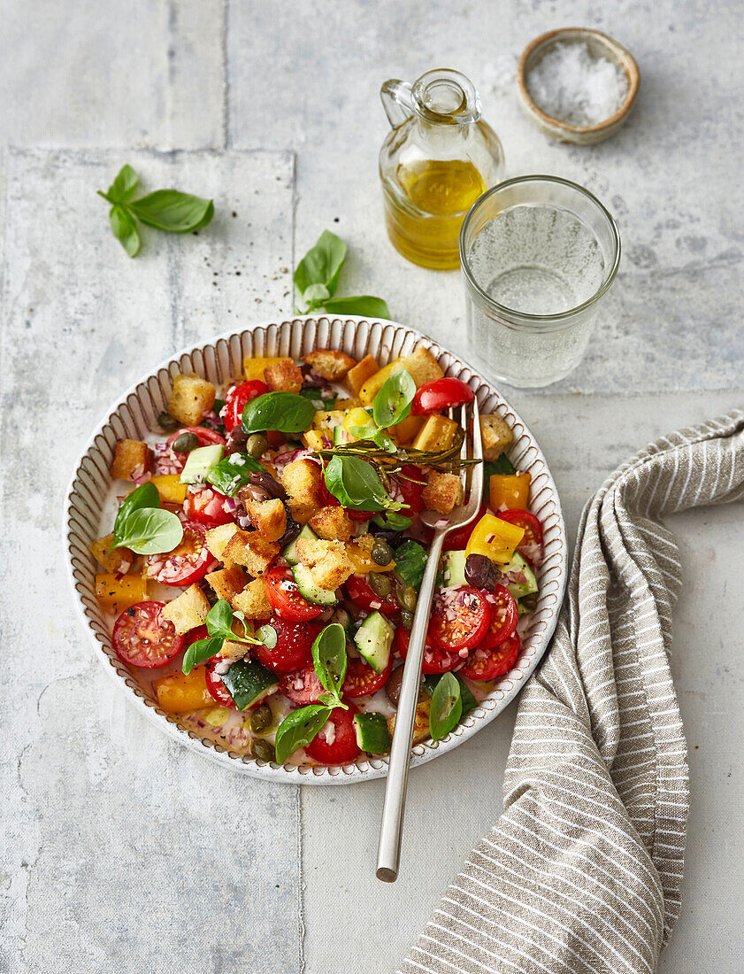 Veganer Panzanella mit Zitronendressing