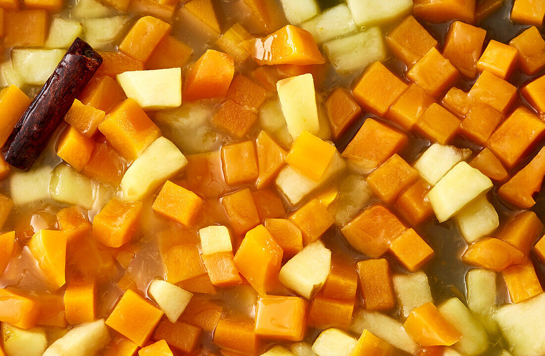 Pumpkin and apple compote with cinnamon (full image)