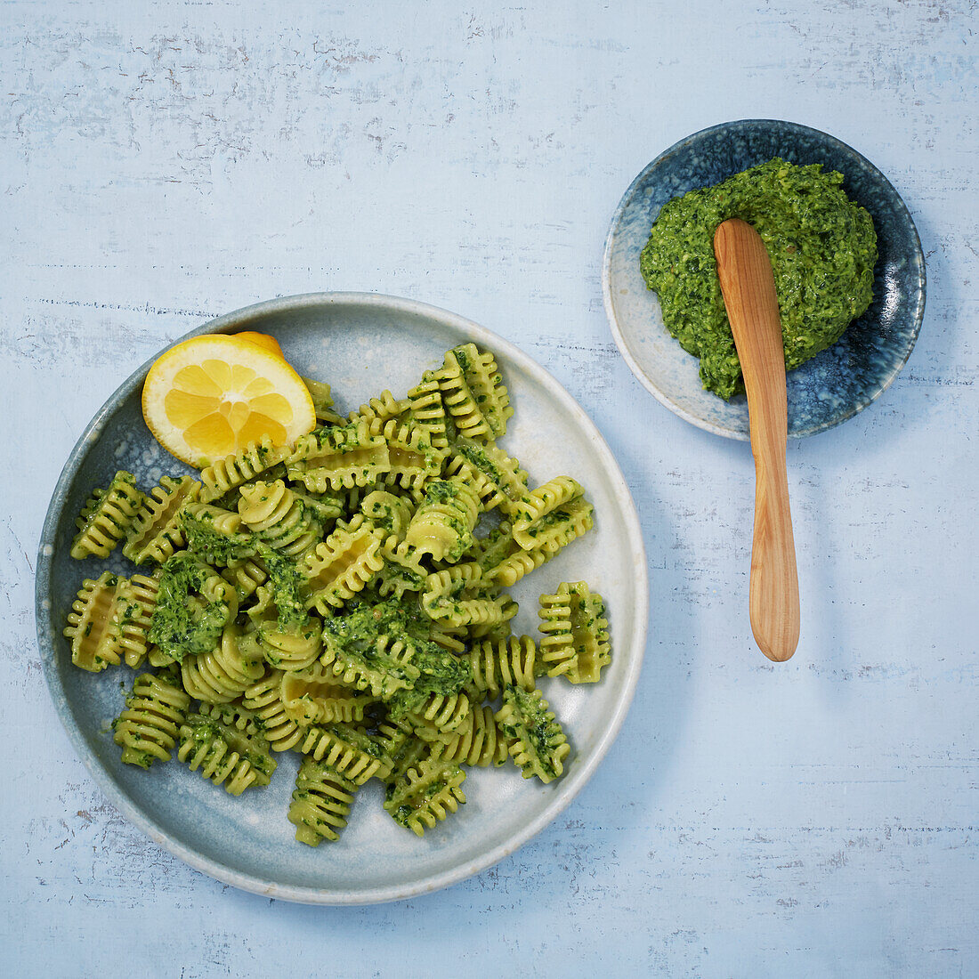 Pasta with vegan spinach pesto