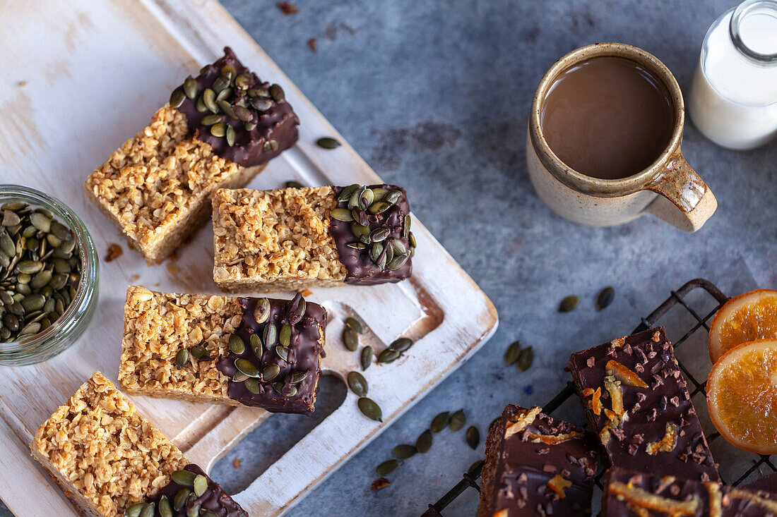 Flapjack mit Schokoglasur und Kürbiskernen