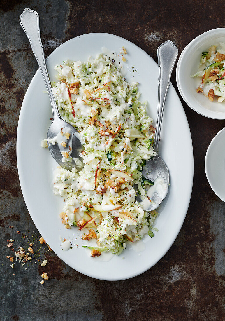 Apfel-Cole-Slaw mit Walnüssen