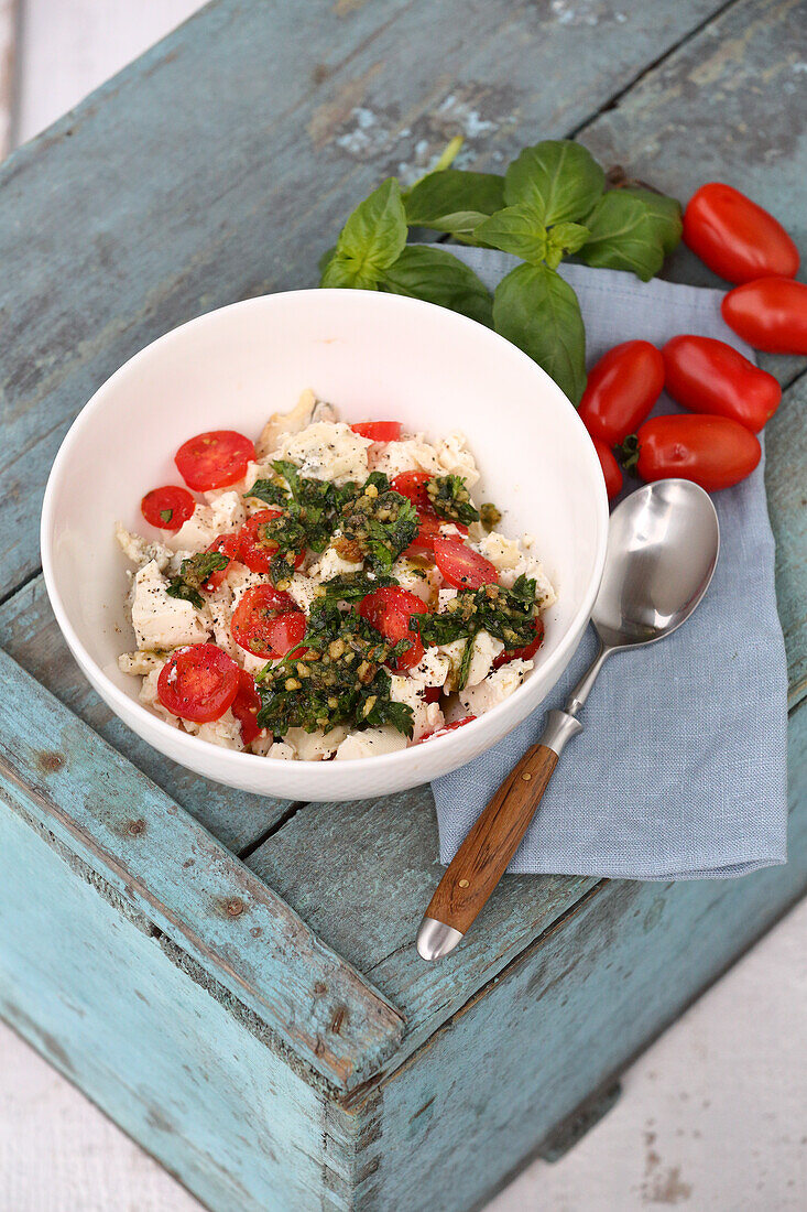 Tofu with pesto and tomatoes (Intermittent Fasting)