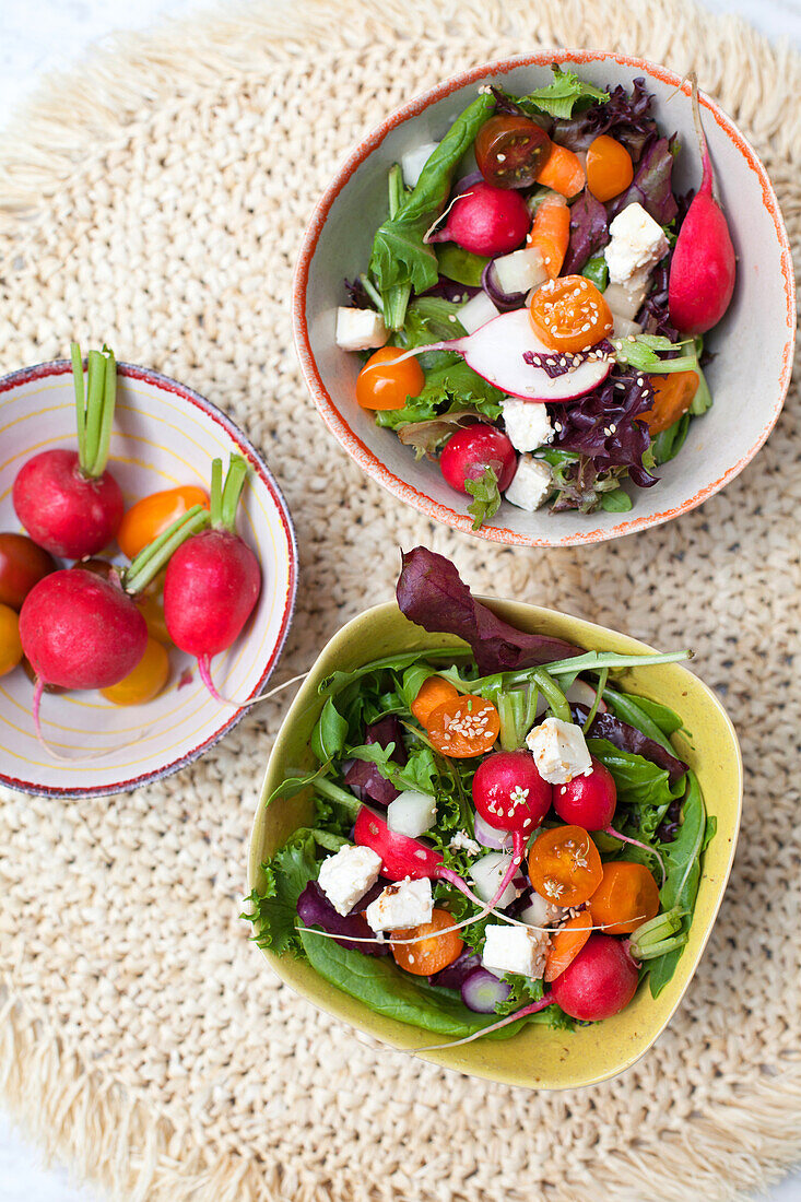 Salad with elderberry dressing