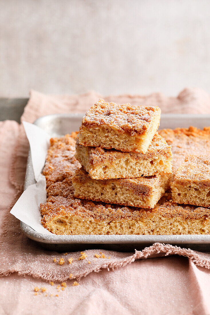 Spelt wholemeal cake with crumbles