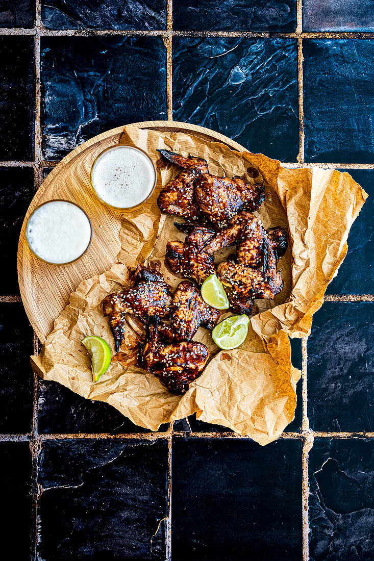 Chicken Wings mit Hoisin, Sojasauce, Sesam und Ahornsirup