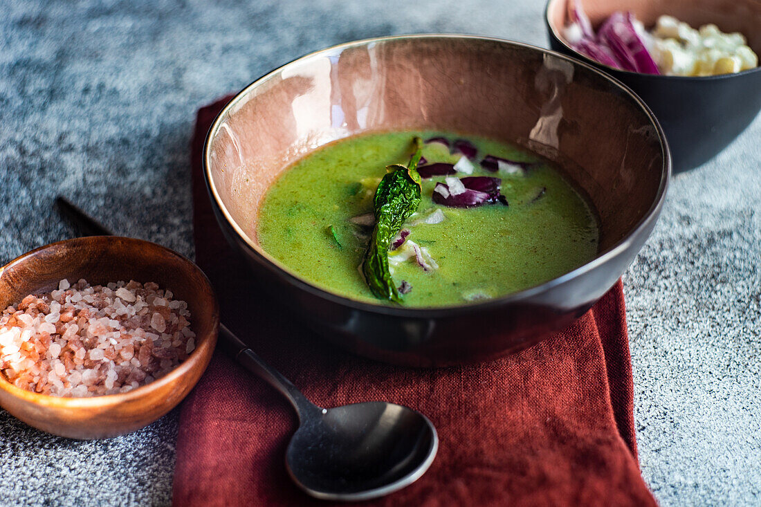 Blumenkohl-Gemüse-Suppe mit Gewürzen