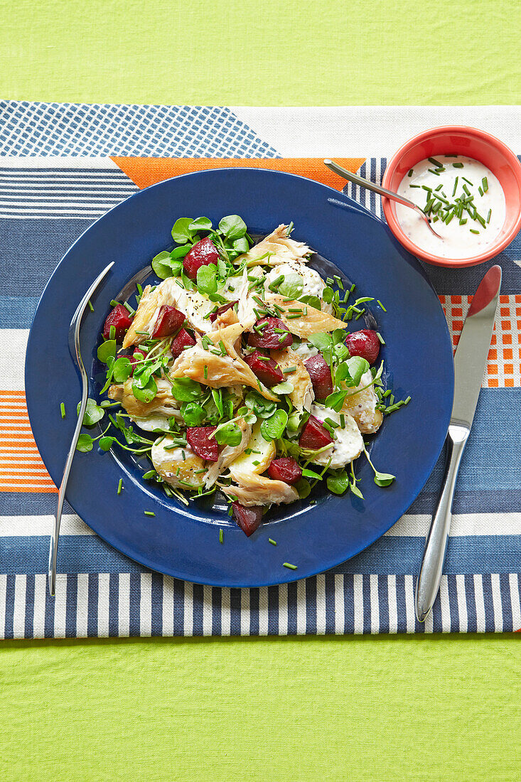 Kartoffelsalat mit Makrele, Rote-Bete und Sauerrahm-Dressing