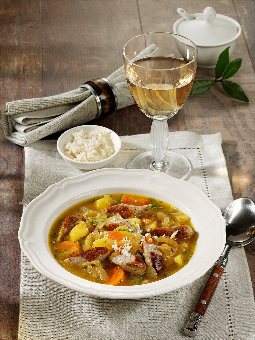 Autumnal onion stew with sausages